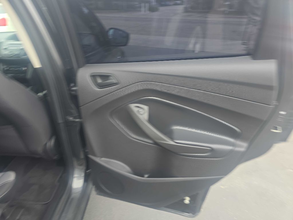 Photo 15 of this FORD ESCAPE