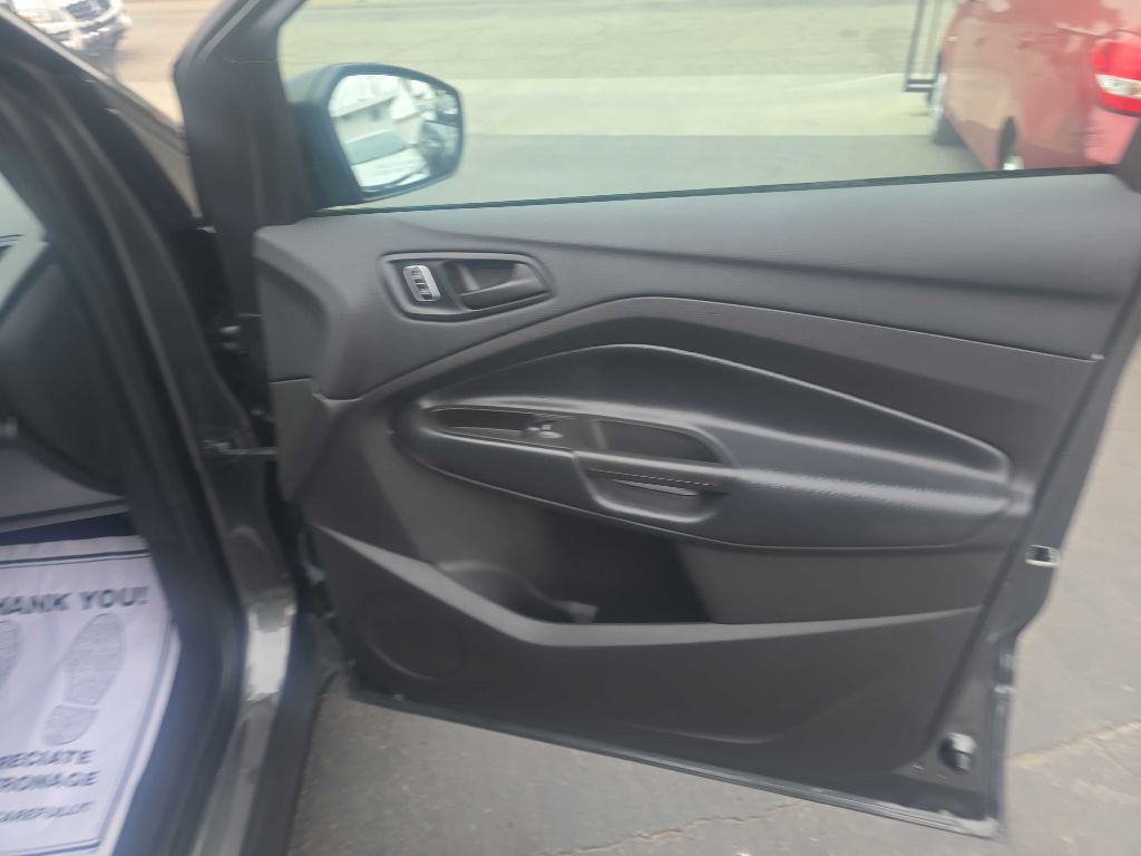 Photo 17 of this FORD ESCAPE