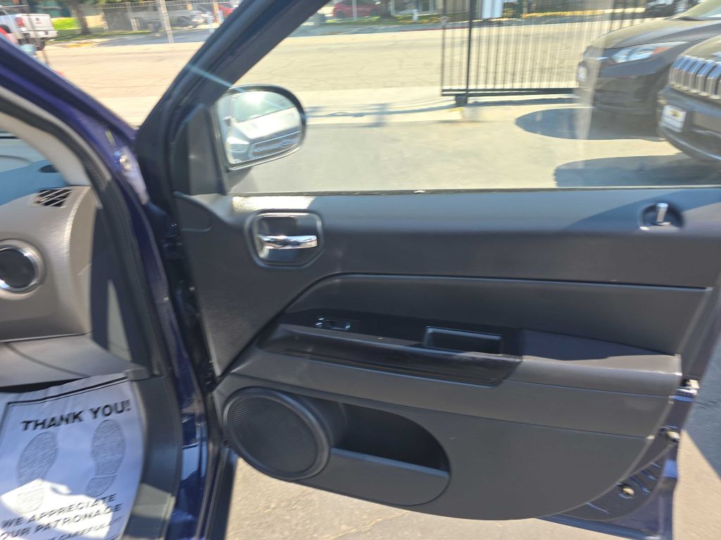Photo 14 of this JEEP COMPASS