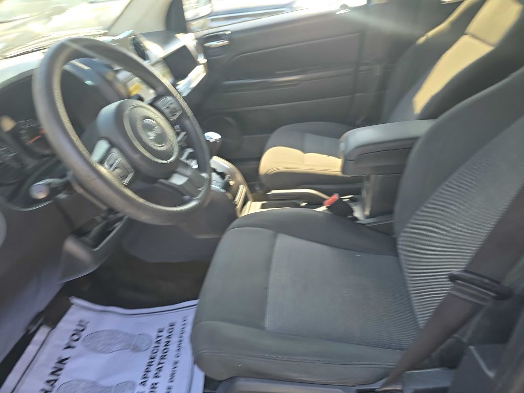 Photo 10 of this JEEP COMPASS