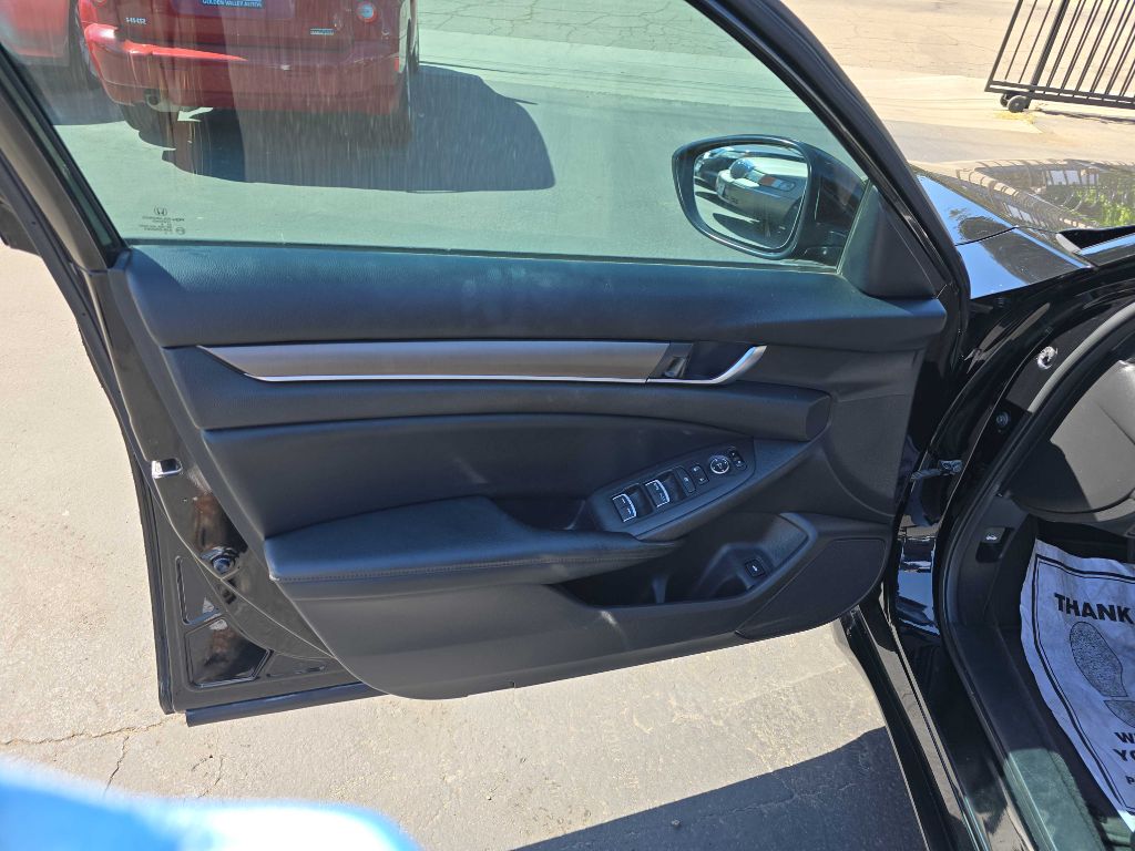 Photo 7 of this HONDA ACCORD