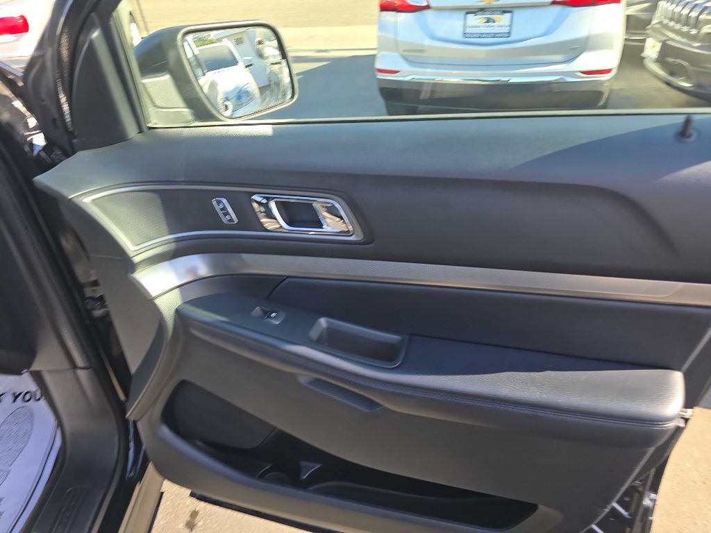 Photo 20 of this FORD EXPLORER