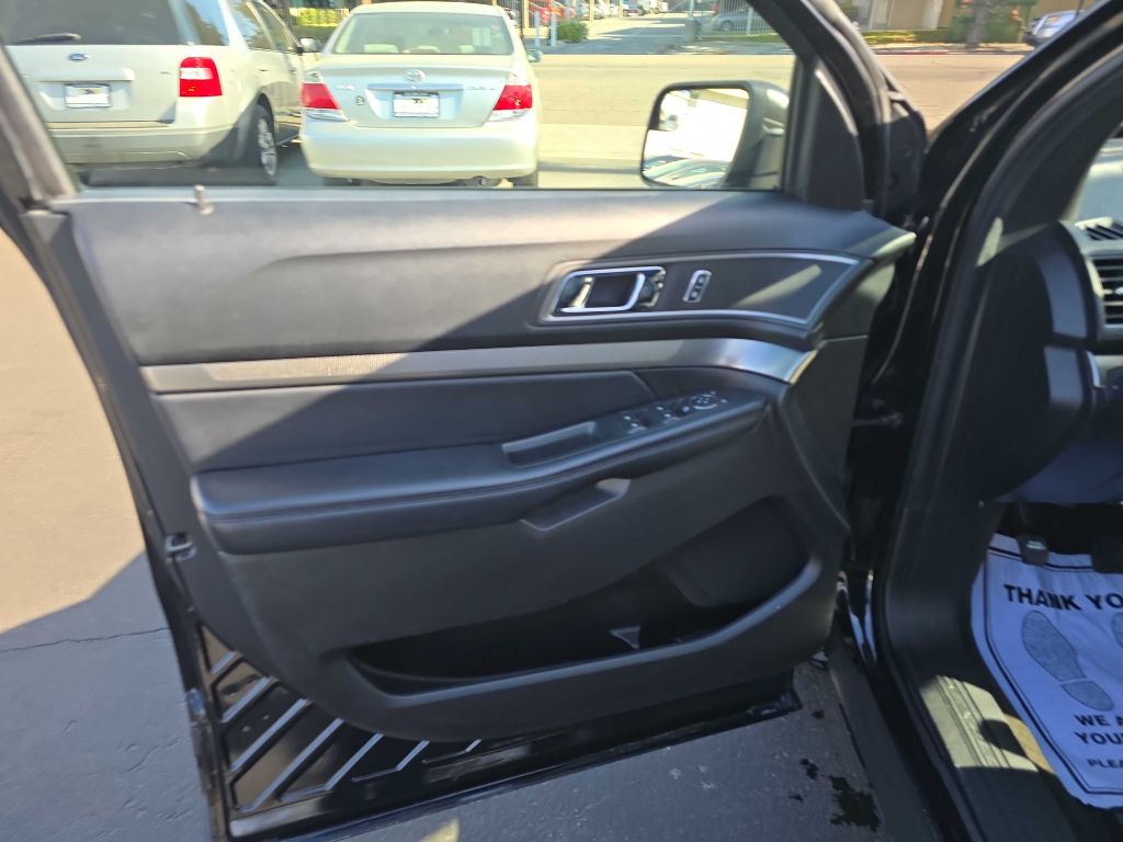 Photo 10 of this FORD EXPLORER
