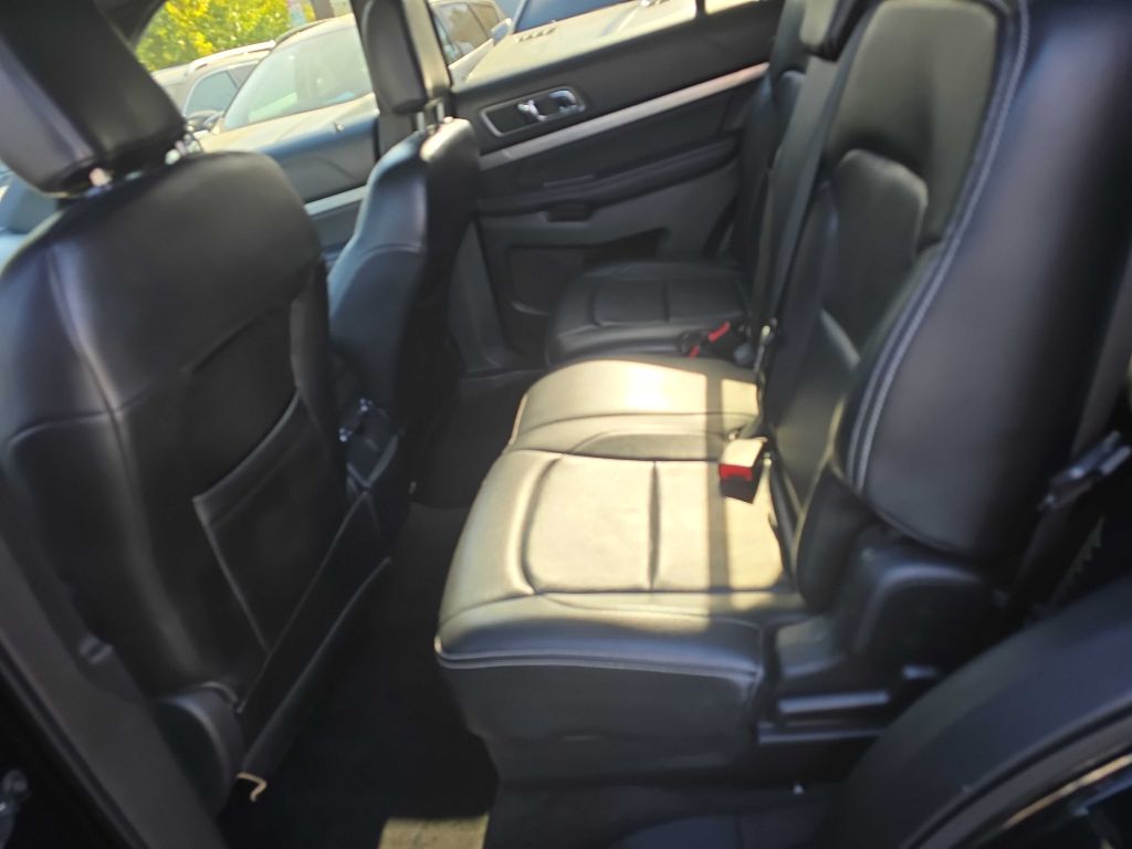 Photo 12 of this FORD EXPLORER