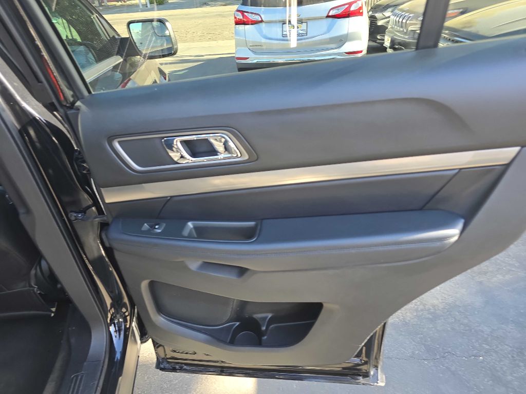 Photo 18 of this FORD EXPLORER