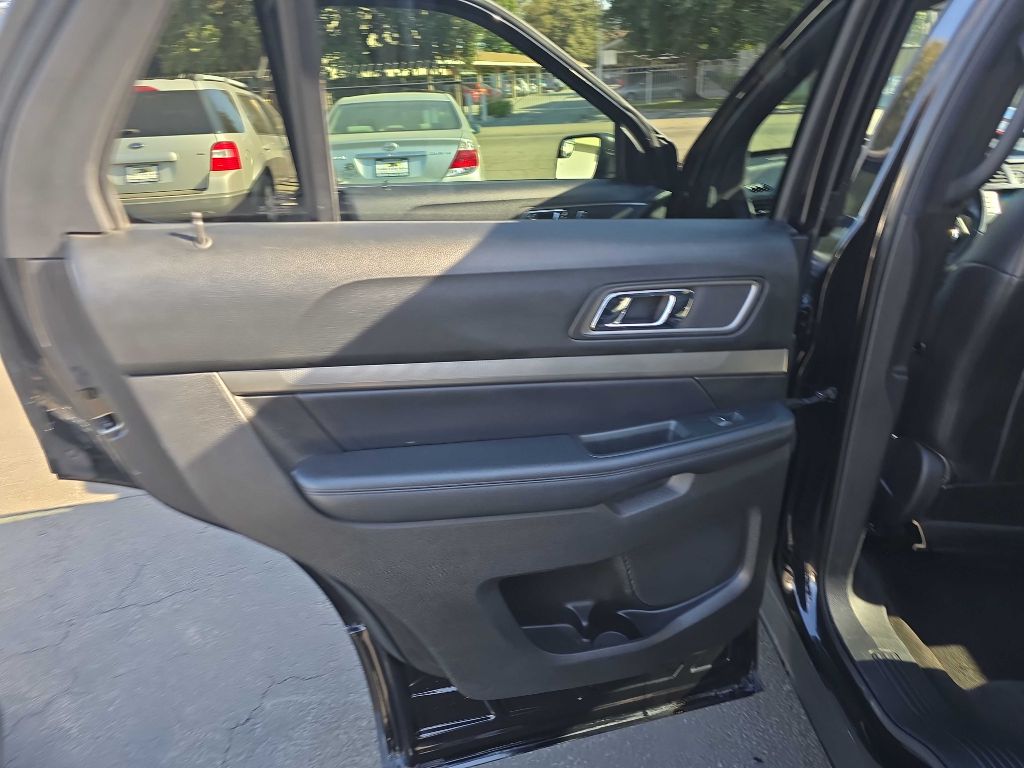 Photo 13 of this FORD EXPLORER