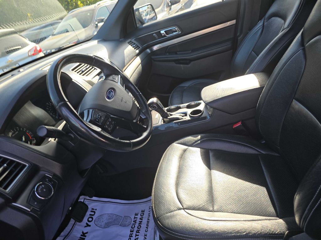Photo 11 of this FORD EXPLORER