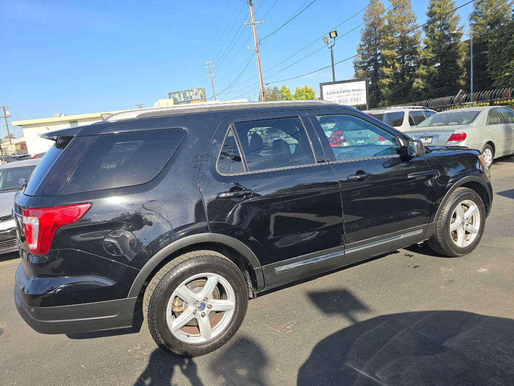 Photo 8 of this FORD EXPLORER