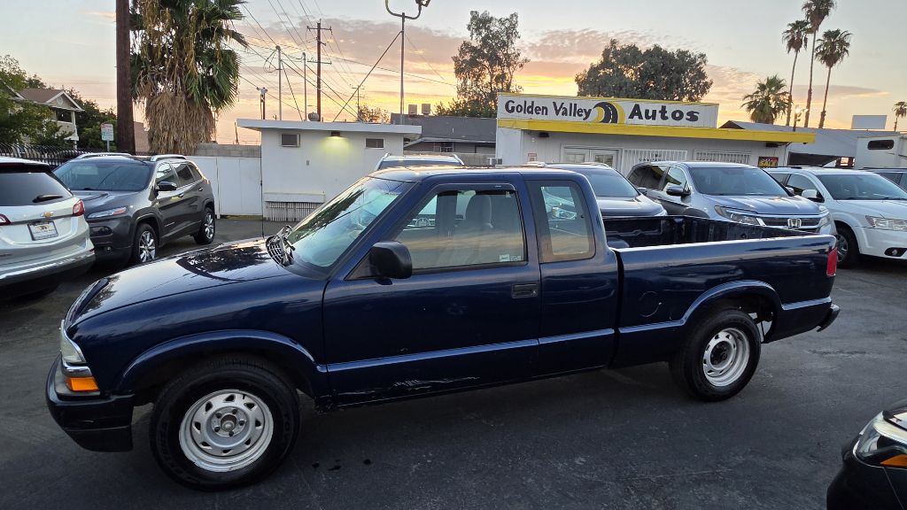 Photo 2 of this CHEVROLET S TRUCK