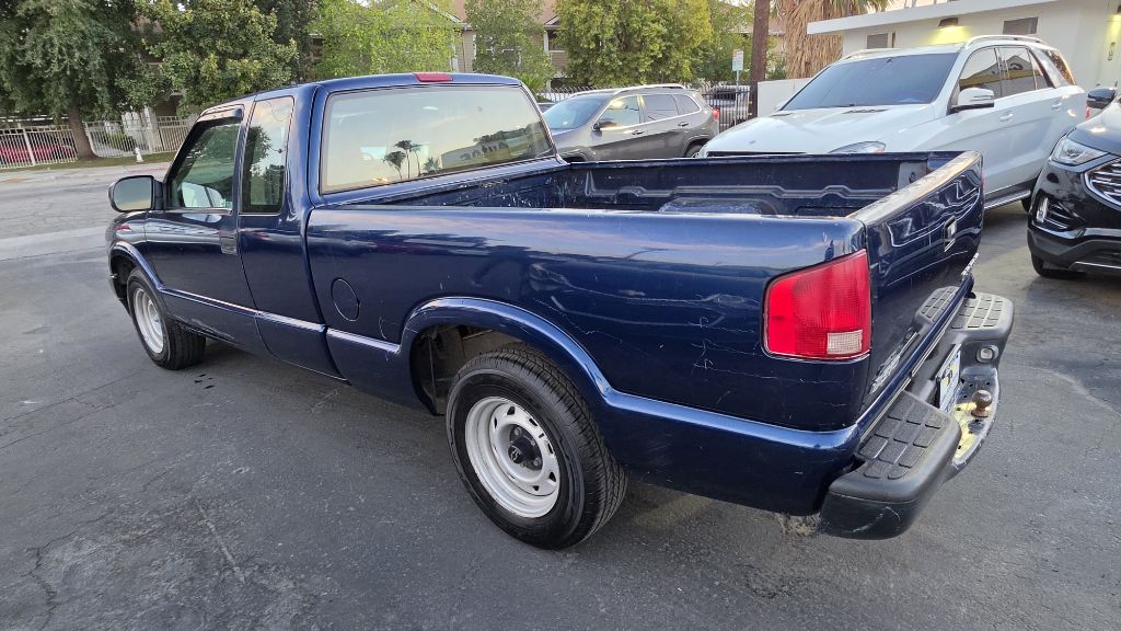 Photo 4 of this CHEVROLET S TRUCK