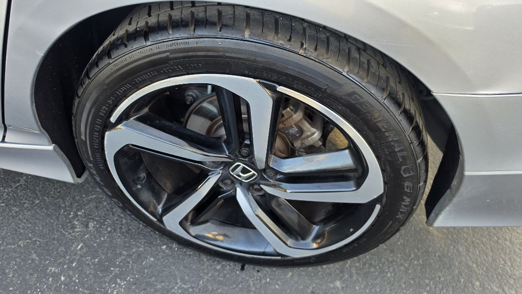 Photo 17 of this HONDA ACCORD