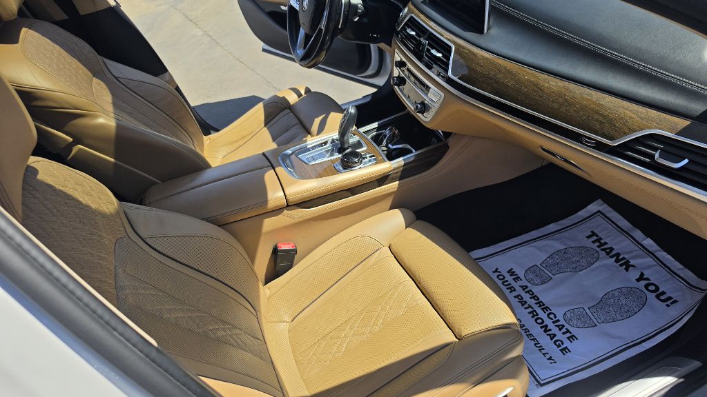 Photo 19 of this BMW 750