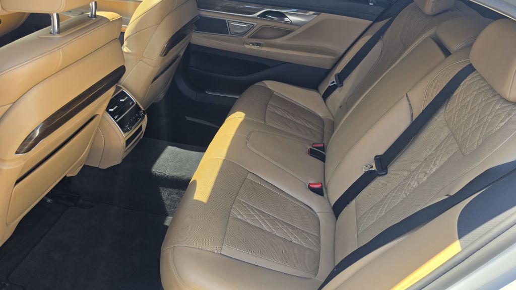 Photo 14 of this BMW 750