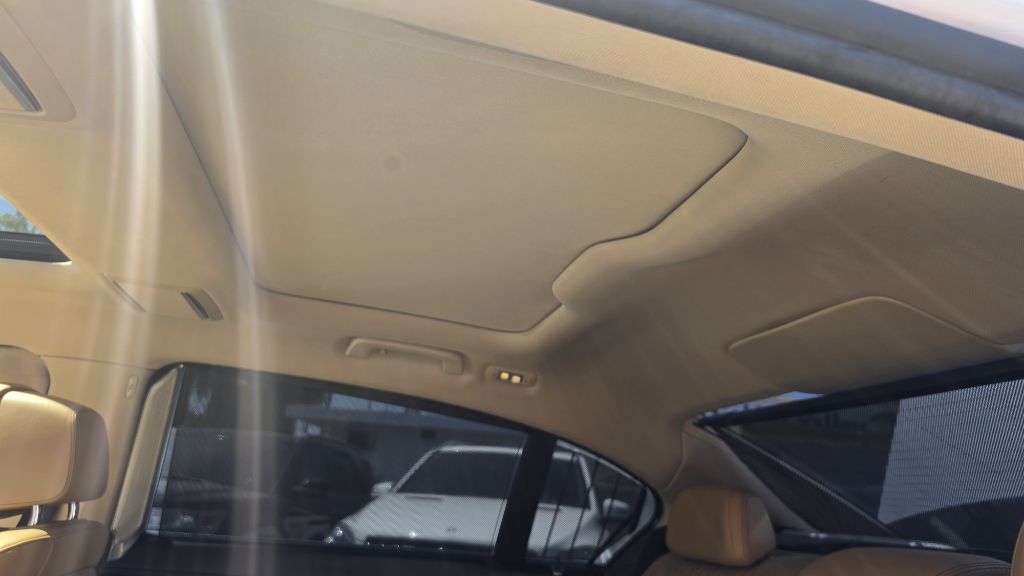Photo 15 of this BMW 750