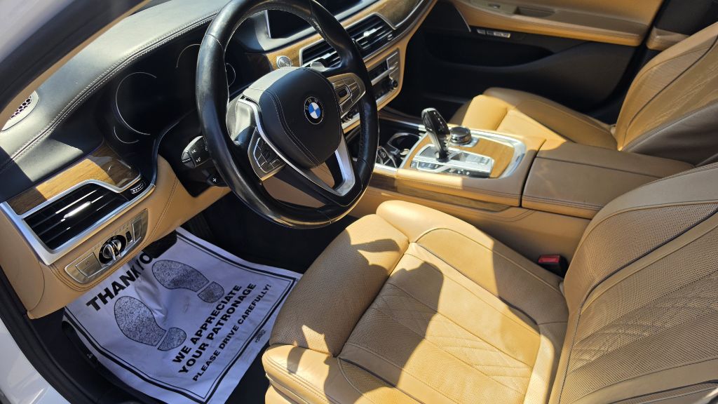 Photo 10 of this BMW 750