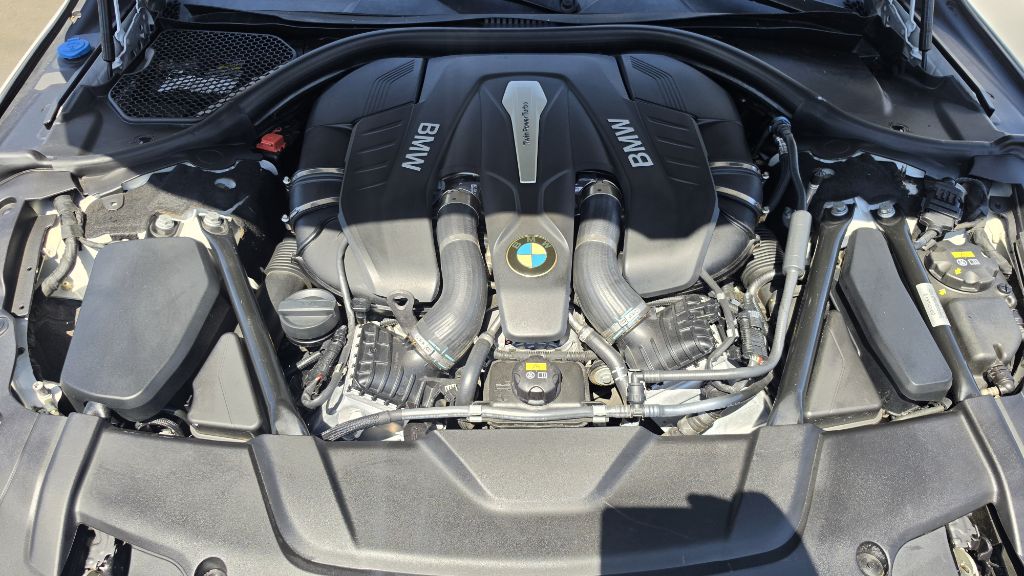 Photo 21 of this BMW 750