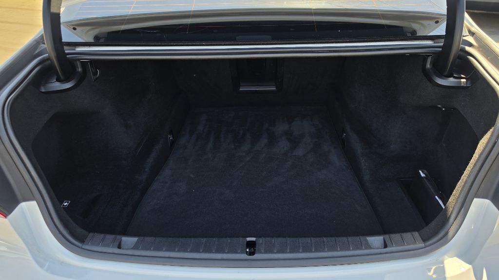 Photo 20 of this BMW 750