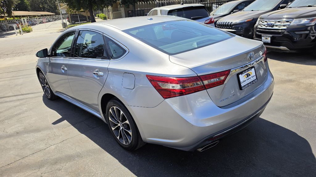 Photo 2 of this TOYOTA AVALON