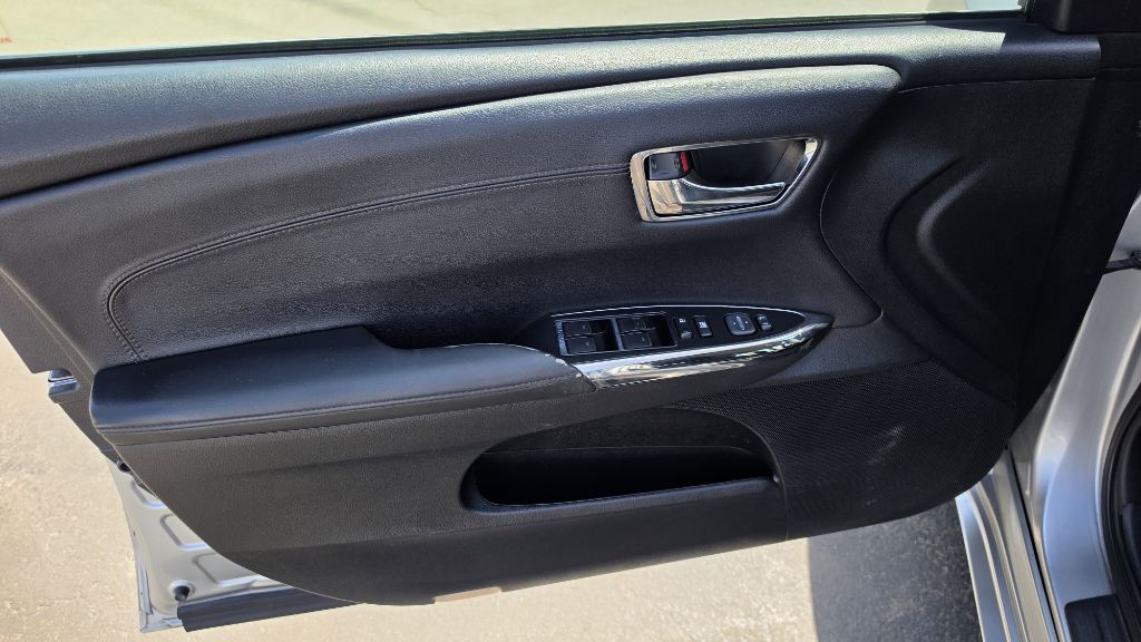 Photo 11 of this TOYOTA AVALON
