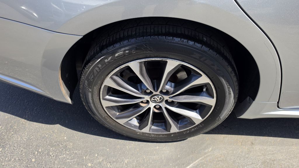 Photo 17 of this TOYOTA AVALON
