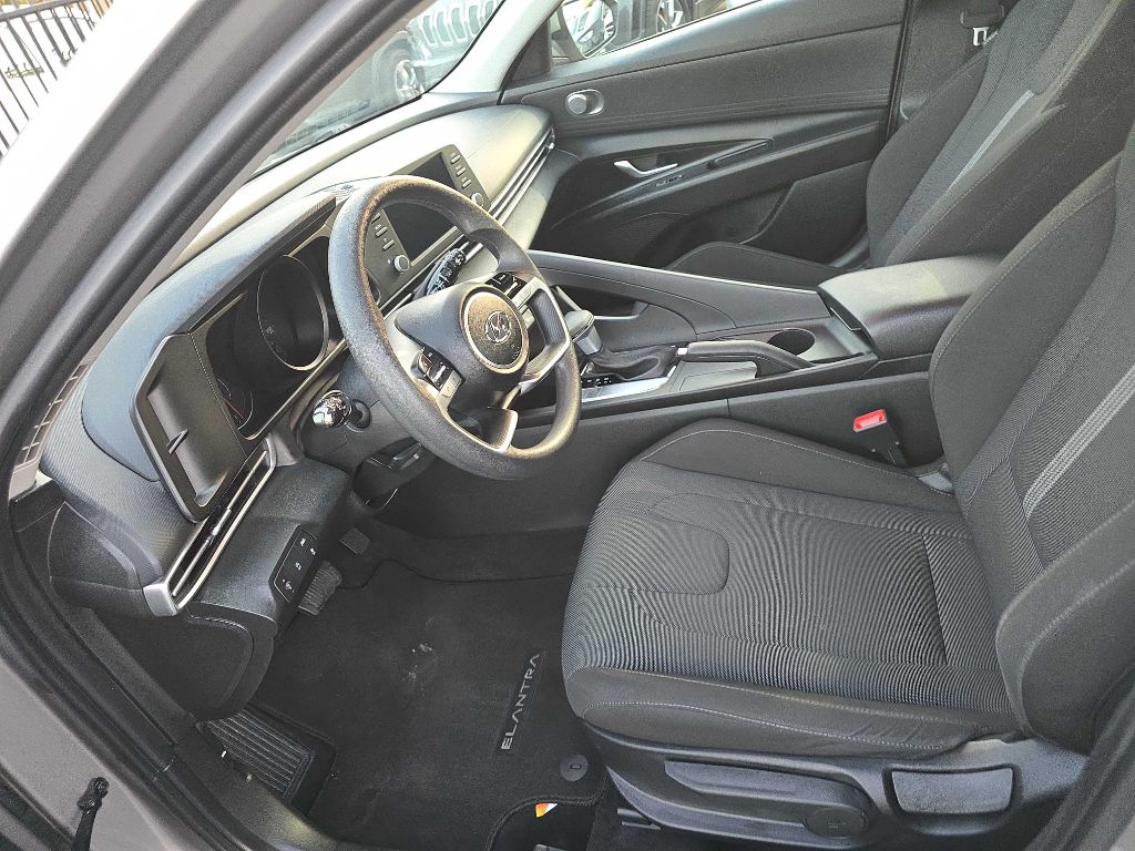 Photo 15 of this HYUNDAI ELANTRA