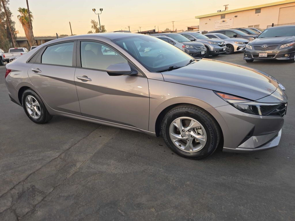 Photo 2 of this HYUNDAI ELANTRA