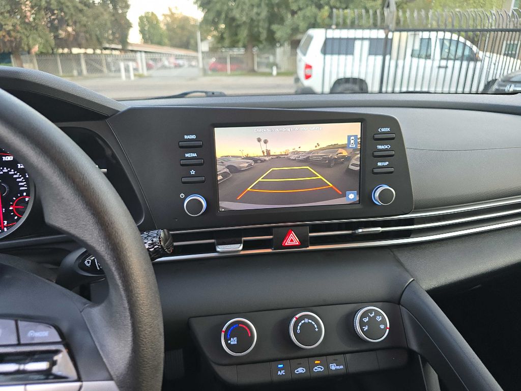 Photo 13 of this HYUNDAI ELANTRA