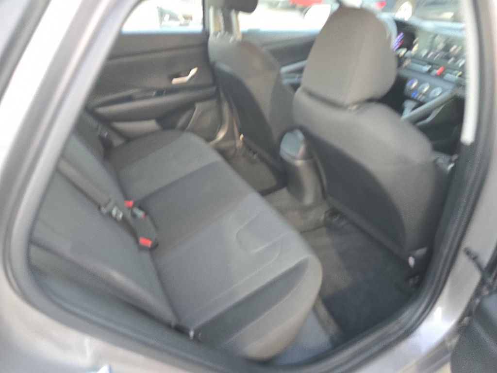 Photo 18 of this HYUNDAI ELANTRA