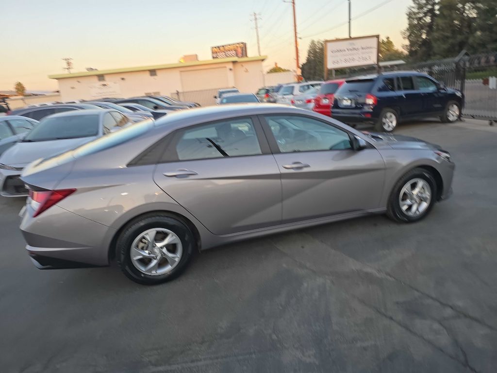 Photo 9 of this HYUNDAI ELANTRA