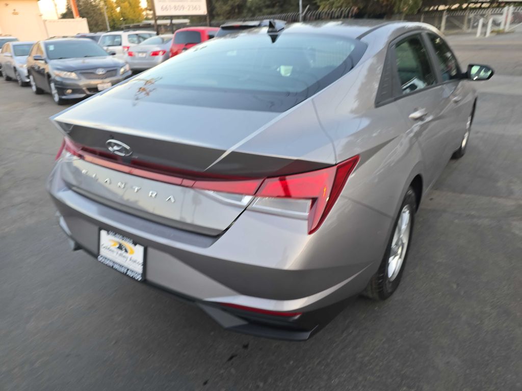 Photo 8 of this HYUNDAI ELANTRA