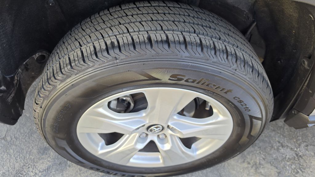 Photo 17 of this TOYOTA RAV4