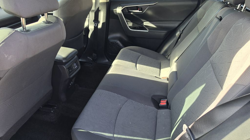 Photo 12 of this TOYOTA RAV4
