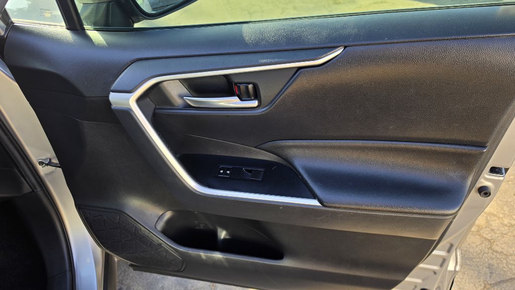 Photo 15 of this TOYOTA RAV4