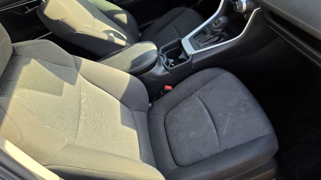 Photo 16 of this TOYOTA RAV4