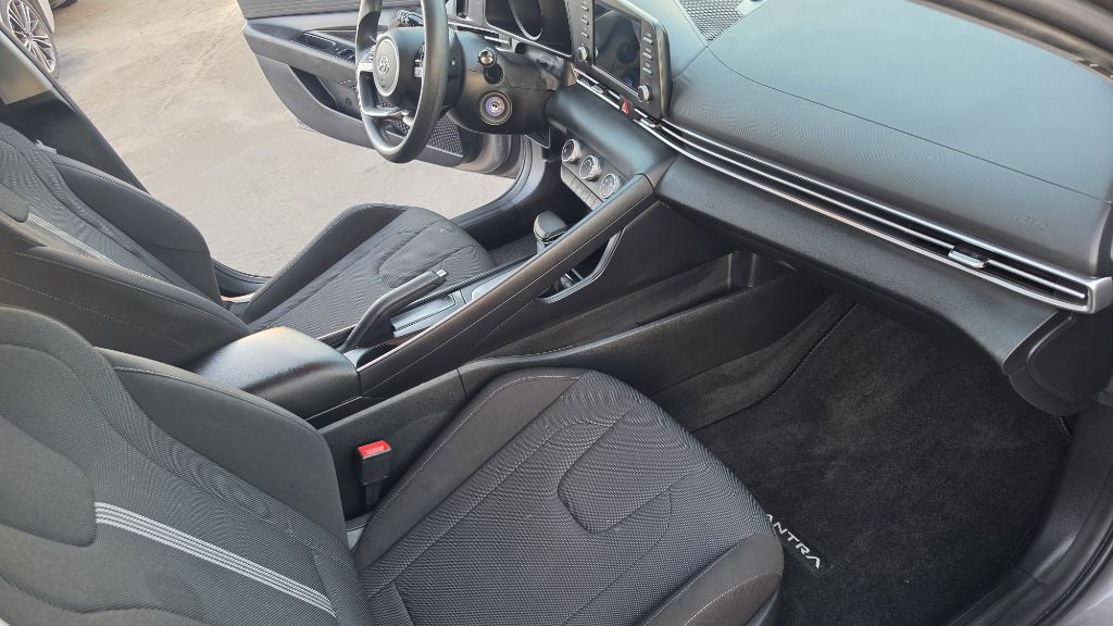 Photo 15 of this HYUNDAI ELANTRA