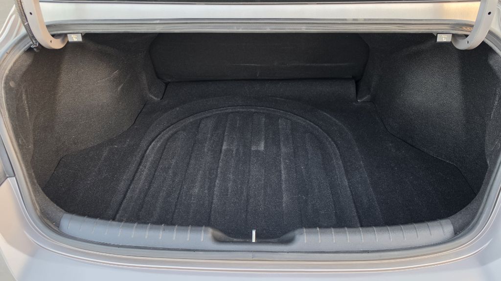Photo 16 of this HYUNDAI ELANTRA
