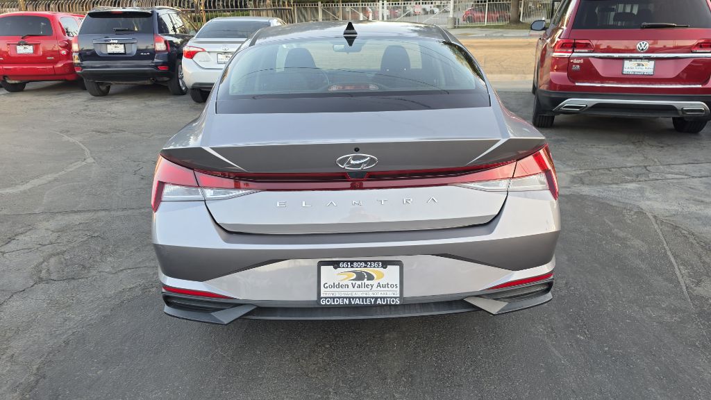 Photo 5 of this HYUNDAI ELANTRA