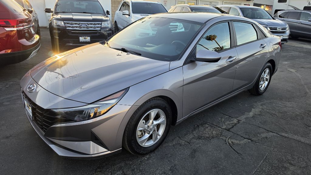 Photo 4 of this HYUNDAI ELANTRA