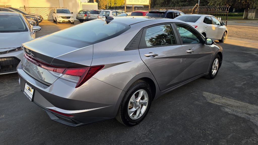 Photo 2 of this HYUNDAI ELANTRA