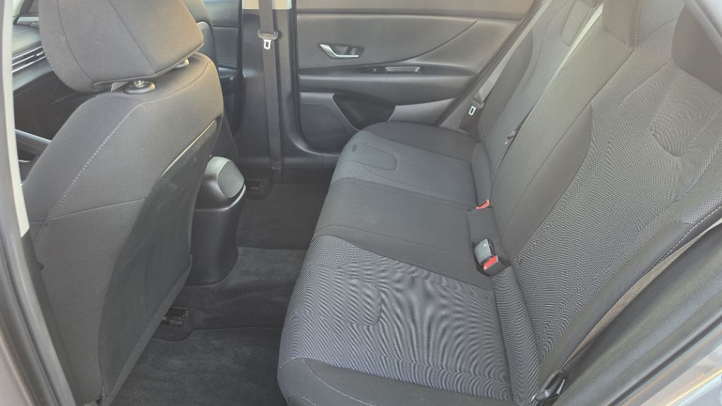 Photo 12 of this HYUNDAI ELANTRA