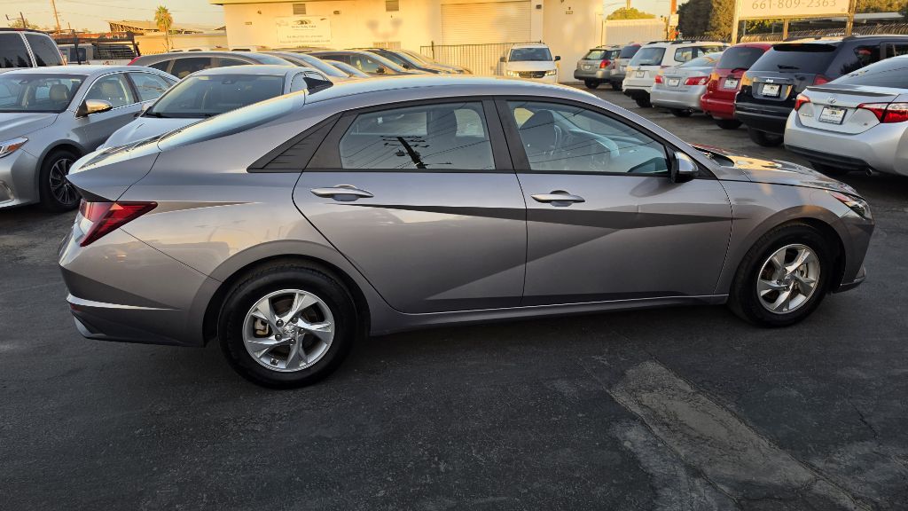 Photo 6 of this HYUNDAI ELANTRA
