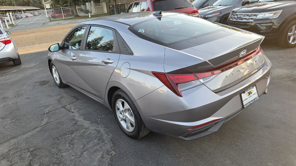Photo 3 of this HYUNDAI ELANTRA