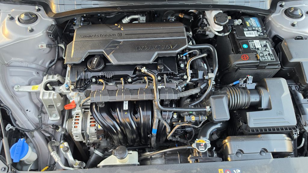 Photo 18 of this HYUNDAI ELANTRA