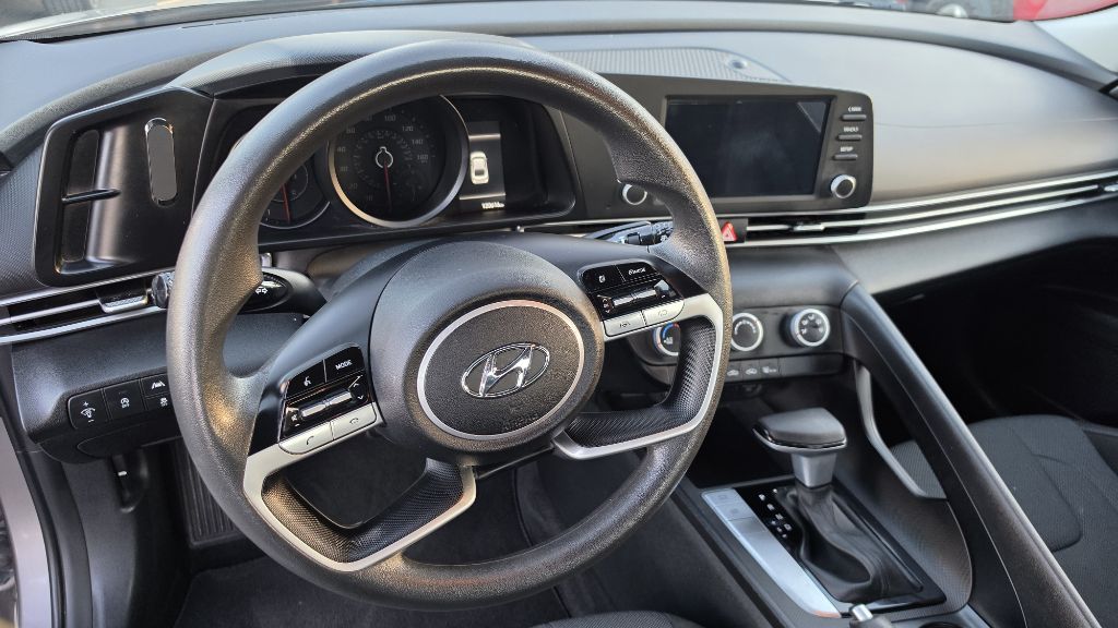 Photo 11 of this HYUNDAI ELANTRA