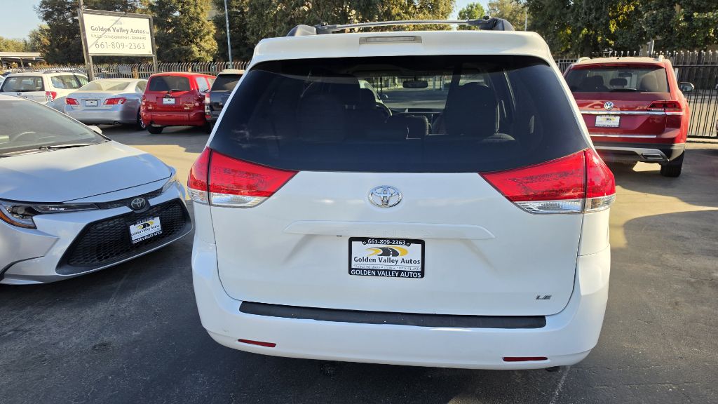 Photo 4 of this TOYOTA SIENNA