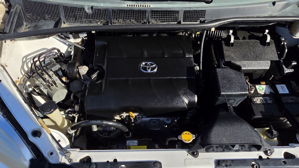 Photo 19 of this TOYOTA SIENNA