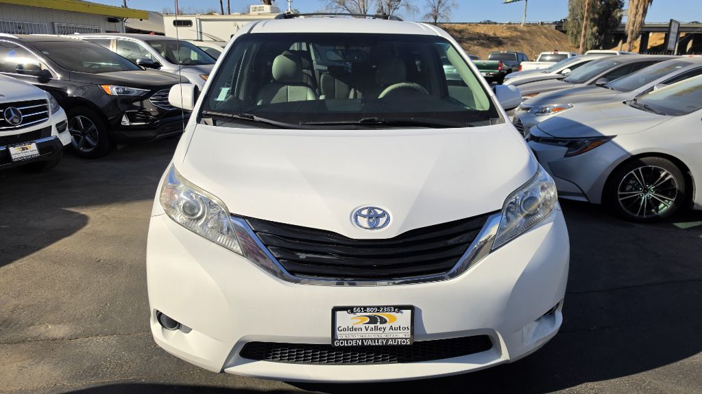 Photo 8 of this TOYOTA SIENNA