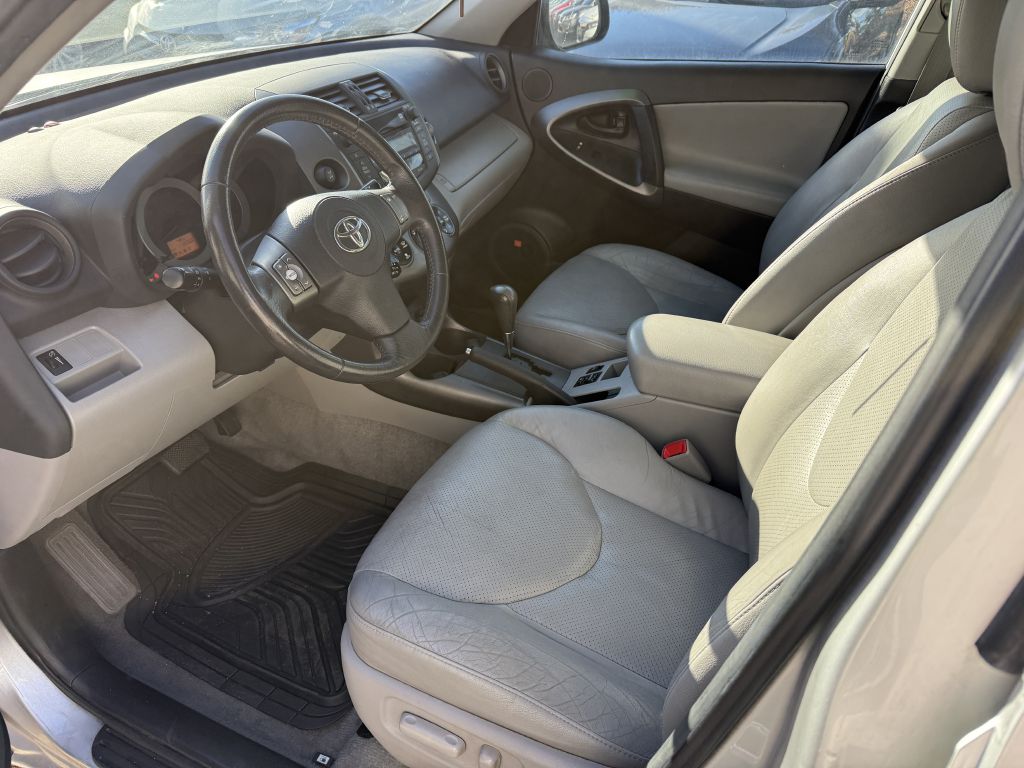 Photo 5 of this TOYOTA RAV4