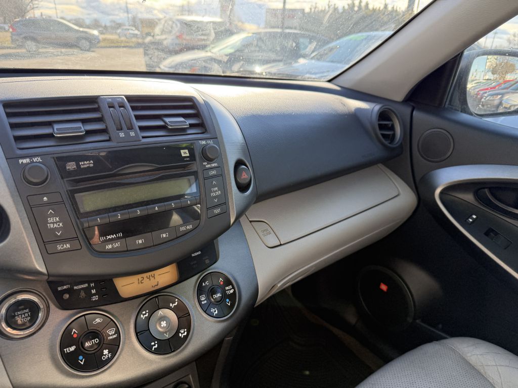 Photo 7 of this TOYOTA RAV4