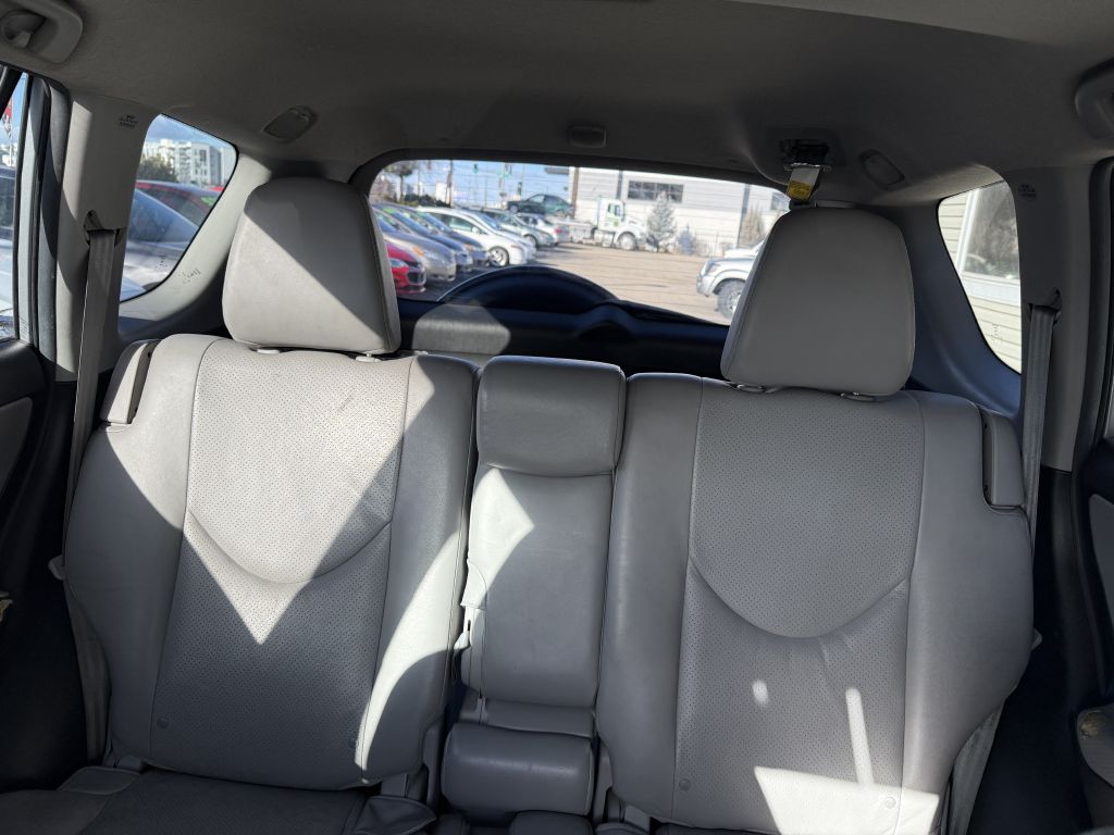 Photo 8 of this TOYOTA RAV4